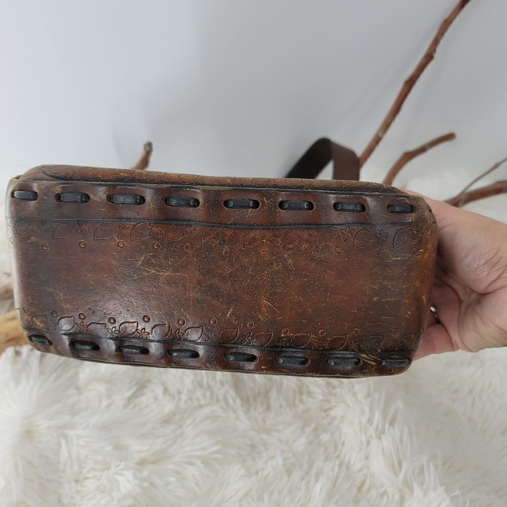 Vintage leather hand tooled shoulder bag 70s - Picture 9 of 13
